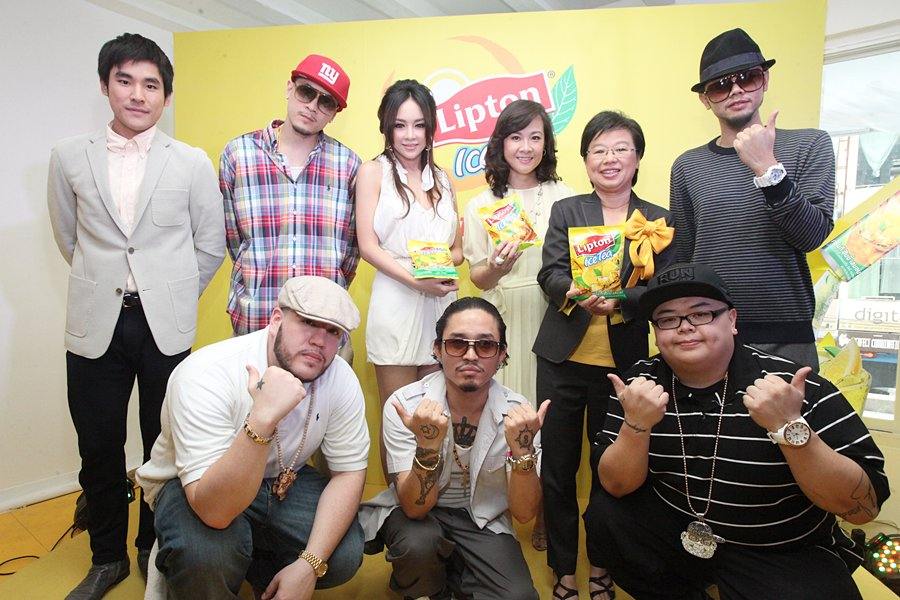 เป้ย วู้ดดี้ ไทเทเนี่ยม เปิดงาน Lipton Ice Bar