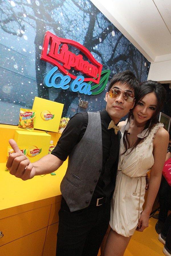 เป้ย วู้ดดี้ ไทเทเนี่ยม เปิดงาน Lipton Ice Bar