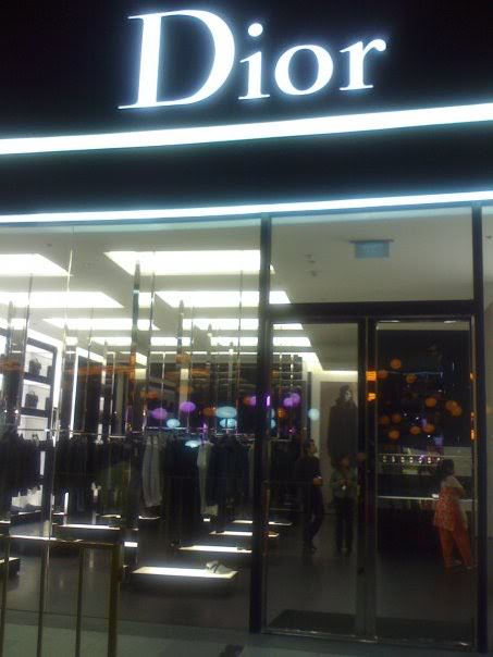 ไป Shopping กับ หวาน กันค่ะ