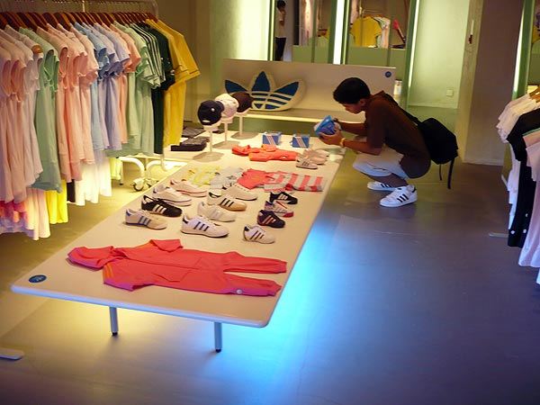 ไป Shopping กับ หวาน กันค่ะ