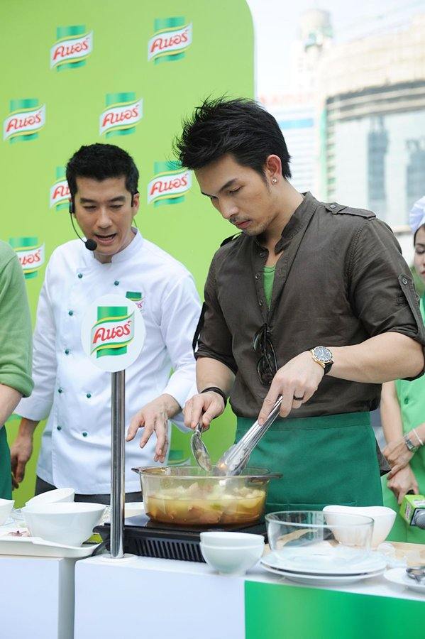 พ่อครัวคนอร์ พล-สมาร์ท-ต้าร์-อั้ม