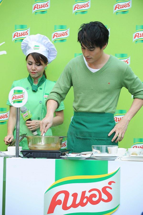 พ่อครัวคนอร์ พล-สมาร์ท-ต้าร์-อั้ม