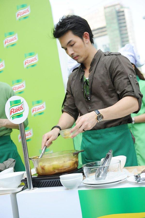 พ่อครัวคนอร์ พล-สมาร์ท-ต้าร์-อั้ม
