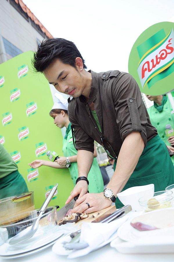 พ่อครัวคนอร์ พล-สมาร์ท-ต้าร์-อั้ม