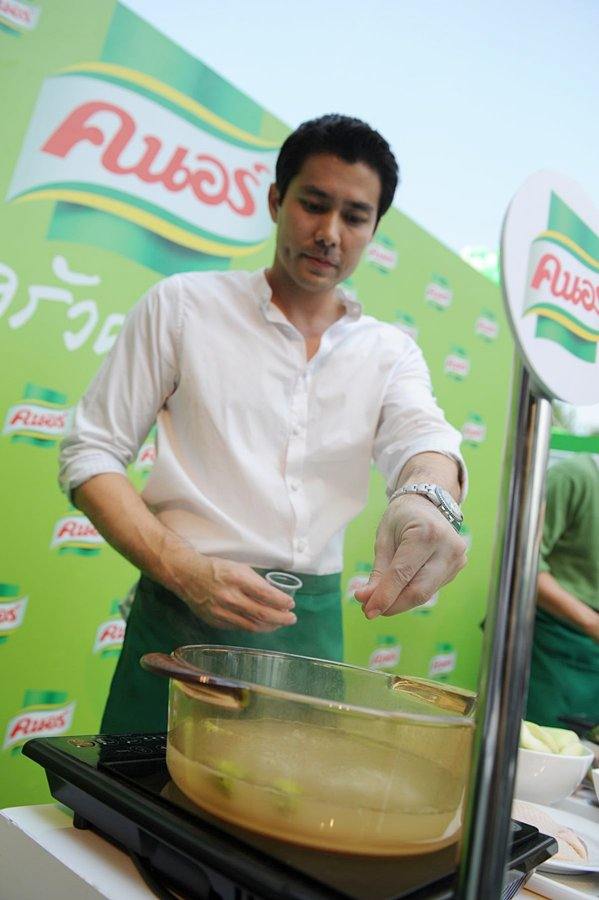 พ่อครัวคนอร์ พล-สมาร์ท-ต้าร์-อั้ม