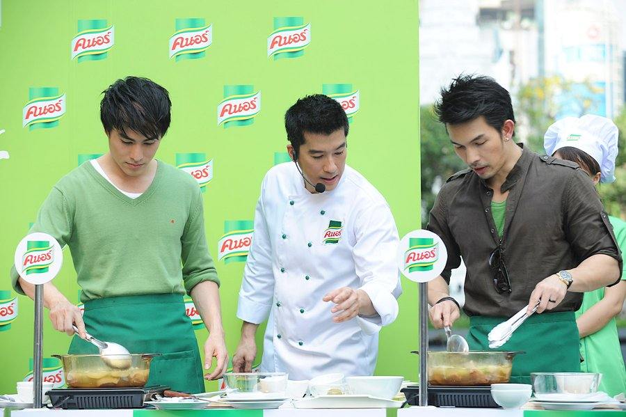 พ่อครัวคนอร์ พล-สมาร์ท-ต้าร์-อั้ม