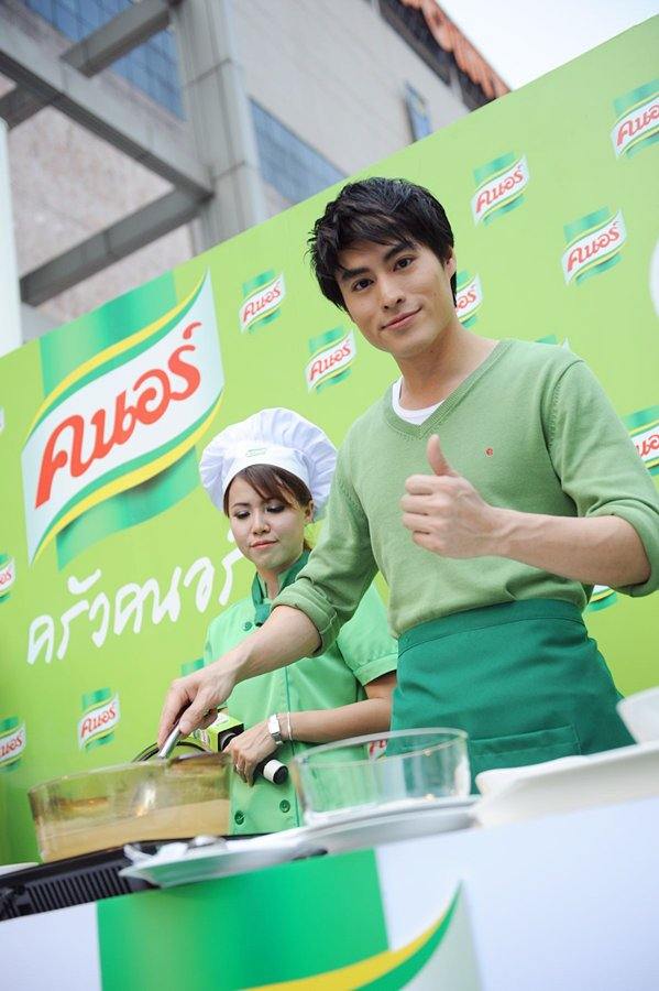พ่อครัวคนอร์ พล-สมาร์ท-ต้าร์-อั้ม