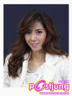 อภิษฎา	 เครือคงคา รับบท : เด่นจันทร์ คาแรคเตอร์ :       ภรรยาที่ถูกต้องตามกฏหมายของสินธร บุตรสาวเพียงคนเดียวของคหบดีผู้มั่งคั่ง เธอเป็นคนทำตามใจตนเองในทุก ๆ เรื่อง ไม่คำนึงถึงผิดชอบชั่วดี หรือผลเสียที่จะตามมาภายหลัง ไม่ยอมเป็นรองใครเด็ดขาด มั่นใจในความยิ่งใหญ่แห่งอำนาจเงิน และความทรงอิทธิพลของบิดาเป็นอย่างยิ่ง จนสามารถทำอะไรก็ได้เท่าที่ใจตนเองต้องการ รักและหลงสินธรมากจนสามารถให้เขาได้ในทุกสิ่งทุกเรื่อง เว้นเรื่องการมีภรรยาน้อยเท่านั้น