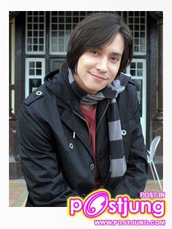 หลุยส์	 สก๊อตต์	 รับบท : เกียรติกร คาแรคเตอร์ :       บุตรชายคนเดียวของโรส คุณนายที่สามแห่งตระกูลเชง จิตแพทย์หนุ่มจากนิวซีแลนด์ รูปหล่อ ฉลาดหลักแหลม มีไหวพริบ รักพี่น้องและครอบครัวเหนือสิ่งอื่นใด กตัญญูรู้คุณต่อบุพการีและพี่ชายเป็นอย่างยิ่ง รู้จักผิดชอบชั่วดี สามารถควบคุมตนเองได้อย่างดีเยี่ยม แม้ว่าเรยาจะพยายามยั่วยวนและเข้าหาเพียงใดก็ไม่หวั่นไหวเลย เพราะรู้ว่าเป็นภรรยาของพี่ชาย