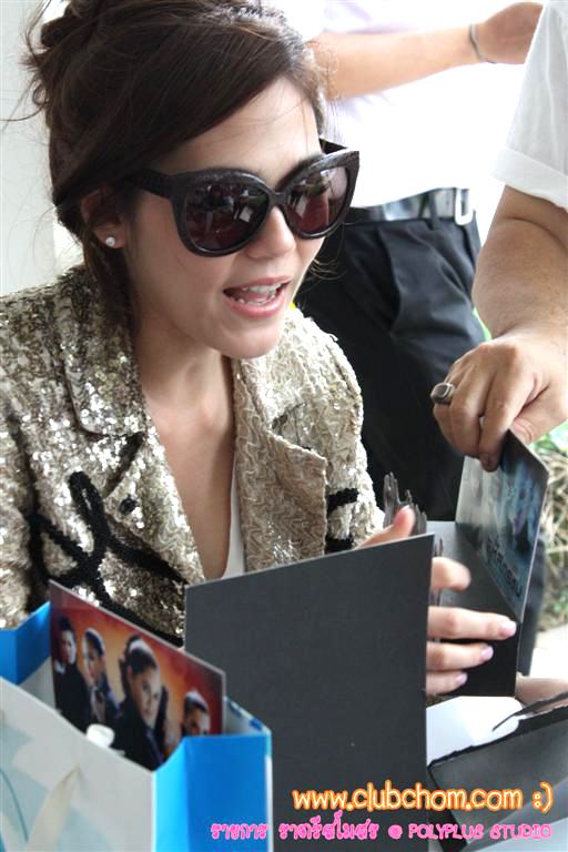 ชมพู่ อารยา ก่อนอัดรายการราตรีสโมสร