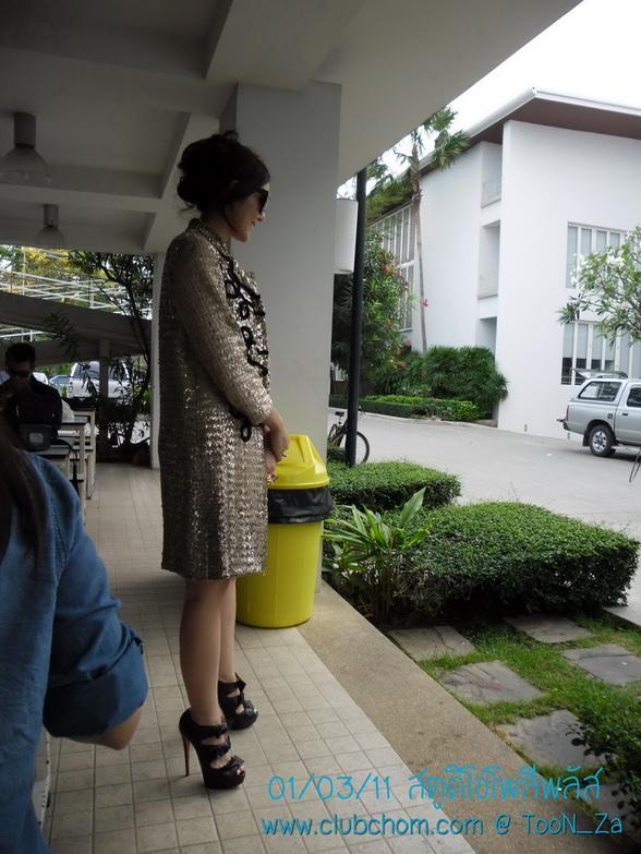 ชมพู่ อารยา ก่อนอัดรายการราตรีสโมสร