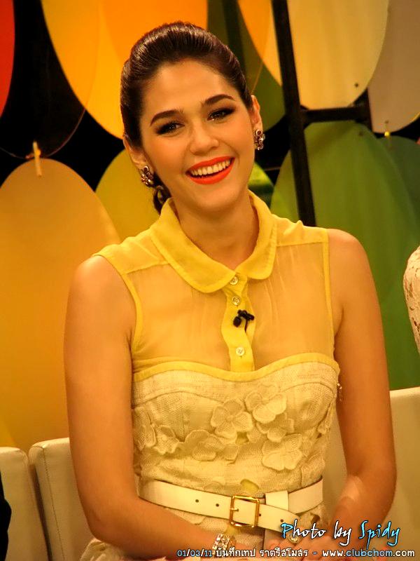 ชมพู่ อารยา ในรายการราตรีสโมสร สวยมากๆ