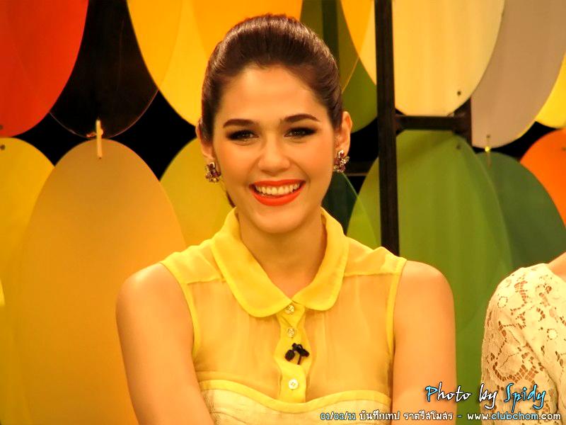 ชมพู่ อารยา ในรายการราตรีสโมสร สวยมากๆ