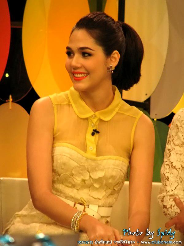 ชมพู่ อารยา ในรายการราตรีสโมสร สวยมากๆ