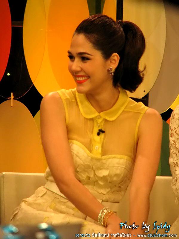 ชมพู่ อารยา ในรายการราตรีสโมสร สวยมากๆ
