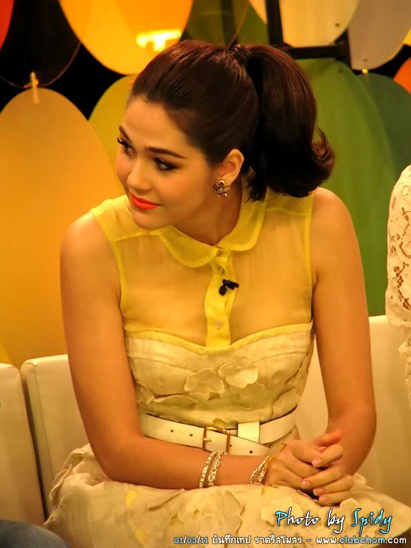 ชมพู่ อารยา ในรายการราตรีสโมสร สวยมากๆ