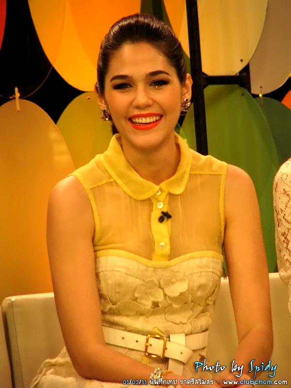 ชมพู่ อารยา ในรายการราตรีสโมสร สวยมากๆ