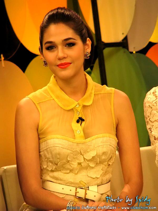 ชมพู่ อารยา ในรายการราตรีสโมสร สวยมากๆ