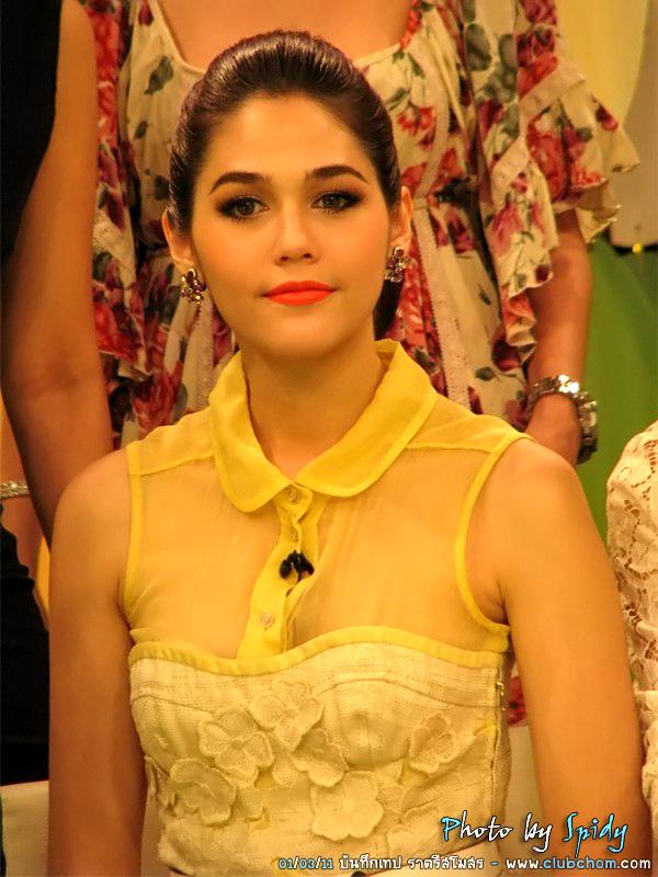 ชมพู่ อารยา ในรายการราตรีสโมสร สวยมากๆ