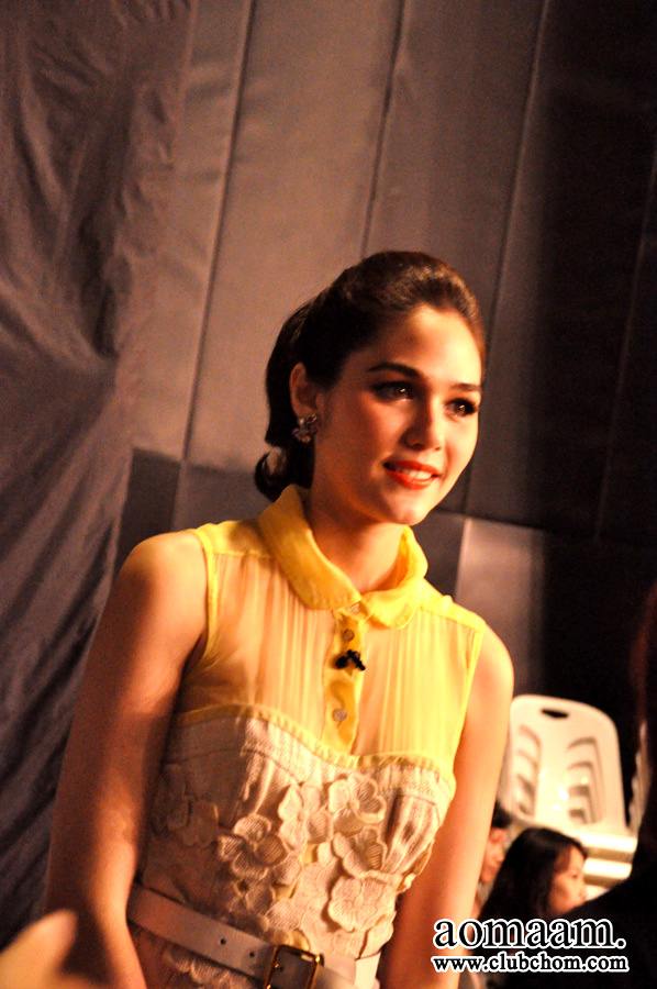 ชมพู่ อารยา ในรายการราตรีสโมสร สวยมากๆ