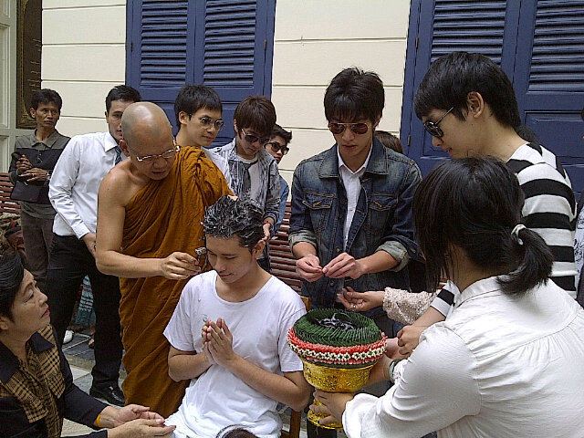 ดิว the star 5 บวชแล้ว15วัน ณ วัดบวรฯ เตรียมธุดงค์ต่างจังหวัด [คุณบอย และศิลปินexact ร่วมงาน]