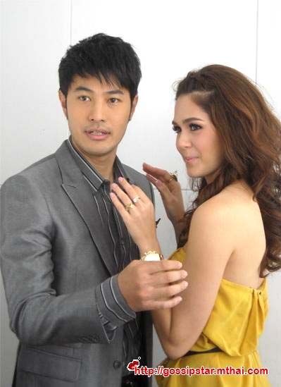 ชมพู่ โดนัท ไอซ์ ในดอกส้มสีทอง