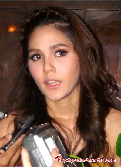 ชมพู่ โดนัท ไอซ์ ในดอกส้มสีทอง