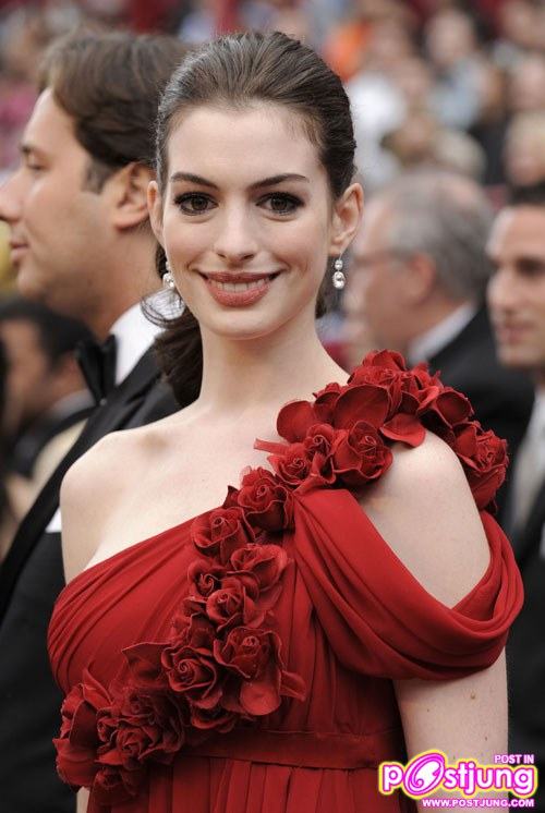 Anne Hathaway เธอไม่ได้น้อยไปกว่าใคร