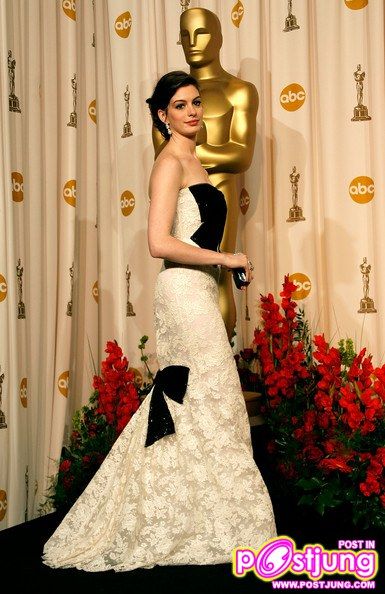 Anne Hathaway เธอไม่ได้น้อยไปกว่าใคร