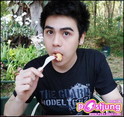 หนุ่ม ๆ จาก POST JUNG และ FACE BOOK