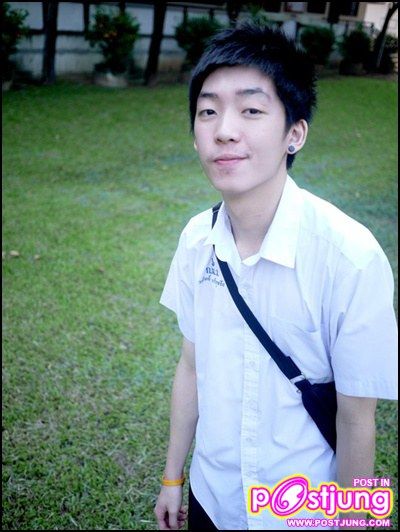 หนุ่ม ๆ จาก POST JUNG และ FACE BOOK