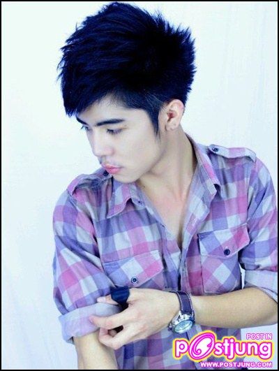 หนุ่ม ๆ จาก POST JUNG และ FACE BOOK