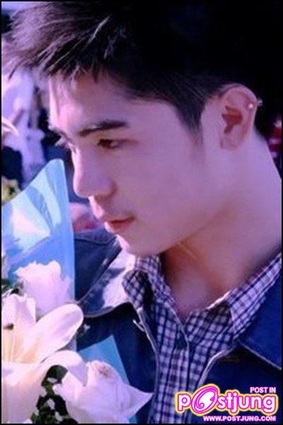 หนุ่ม ๆ จาก POST JUNG และ FACE BOOK