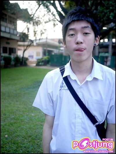 หนุ่ม ๆ จาก POST JUNG และ FACE BOOK