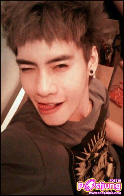 หนุ่ม ๆ จาก POST JUNG และ FACE BOOK