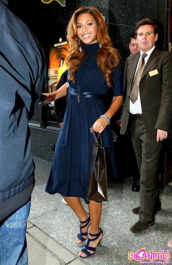 มาดูลีลาโพสท่าสุดมั่นของ BEYONCE' กัน