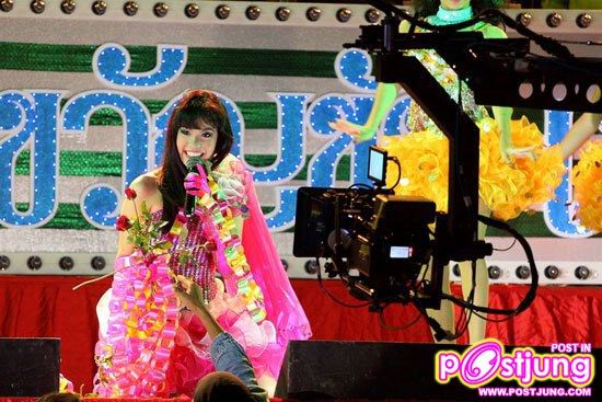 กำลังร้องเพลง...สาวร้อยเอ็ด