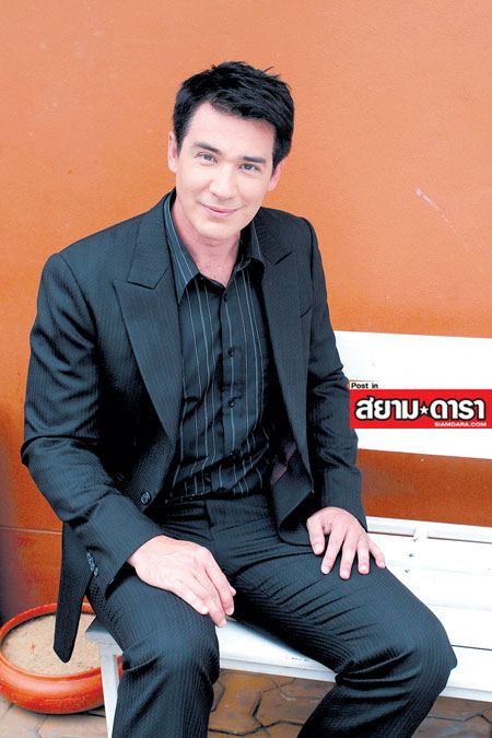 วิลลี่ แมคอินทอช :: ชื่อเดิม - เริงฤทธิ์ แมคอินทอช :: ลูกครึ่งไทย - อังกฤษ