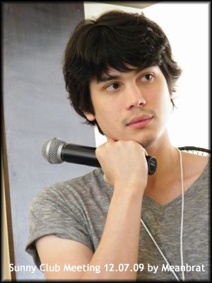 ซันนี่ สุวรรณเมธานนท์ :: ลูกครึ่งไทย - สิงคโปร์