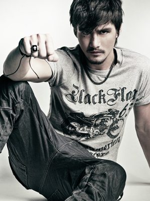 อนันดา เอเวอร์ริ่งแฮม ( Anada Everingham ) :: ชื่อเล่น - บักจ่อย :: ลูกครึ่งลาว - ออสเตรเลีย