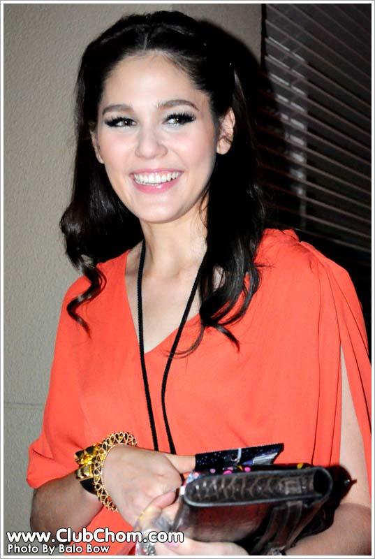 ชมพู่ อารยา ตอนไปอัดเทปรายการสตรีสโมสร