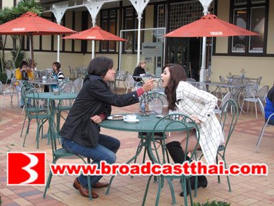 ชมพู่ อารยา และ หลุยส์ ในดอกส้มสีทอง