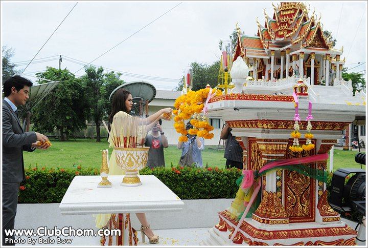 ชมพู่ อารยา ในพิธีบวงสรวงละคร เมียแต่ง