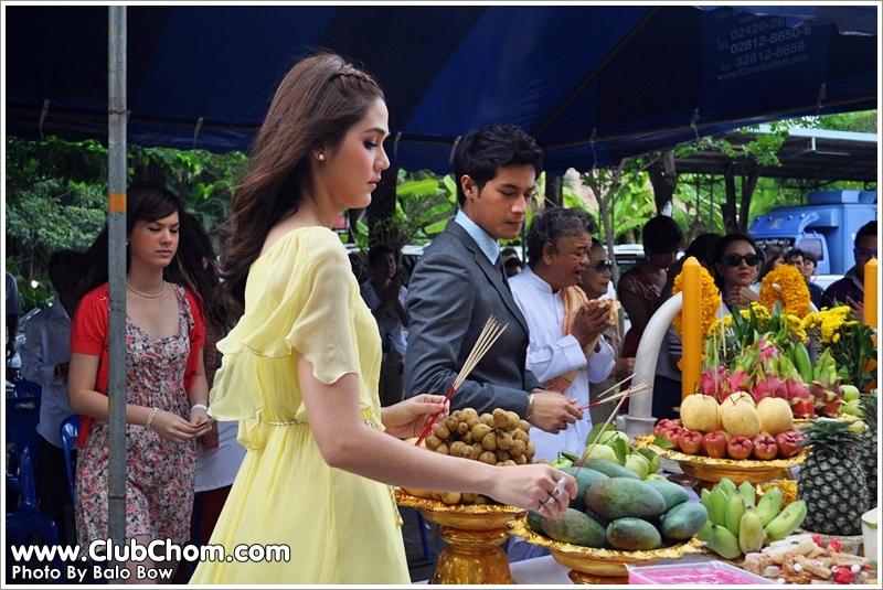 ชมพู่ อารยา ในพิธีบวงสรวงละคร เมียแต่ง