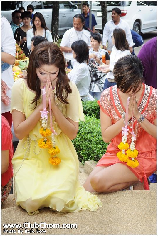ชมพู่ อารยา  และ เบนซ์ พรชิตา ในละครเมียแต่ง