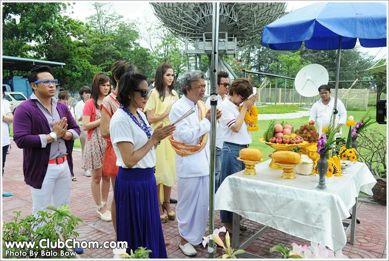 ชมพู่ อารยา  และ เบนซ์ พรชิตา ในละครเมียแต่ง