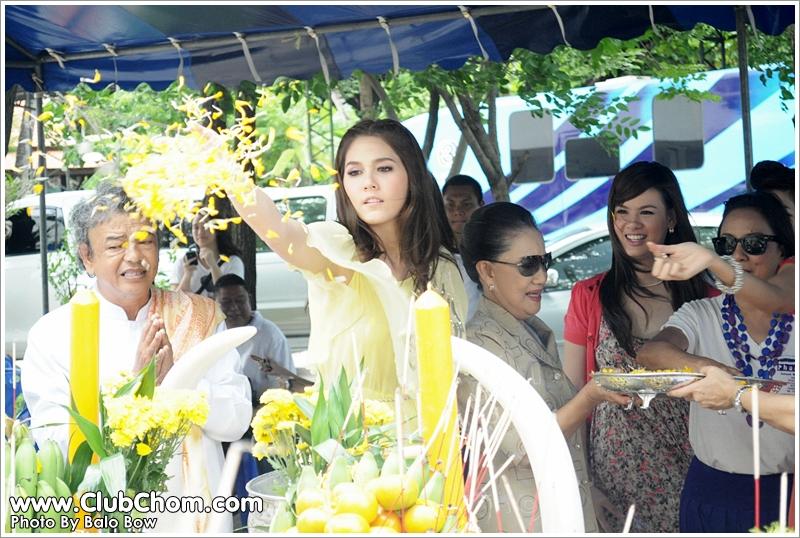 ชมพู่ อารยา  และ เบนซ์ พรชิตา ในละครเมียแต่ง