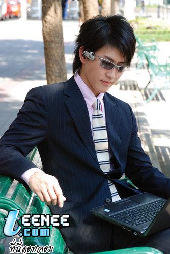 บุ๊ค::นักข่าวหนุ่มหล่อ