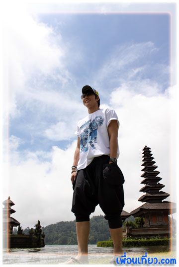 บุ๊ค::นักข่าวหนุ่มหล่อ