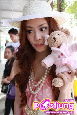 เกรซ เนย พี่สาวคนโตของ ด้วยเศียรเกล้าและอิมราพร